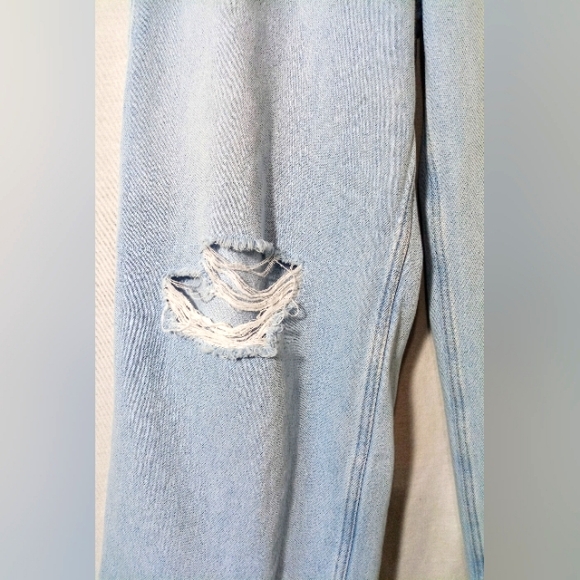 Old Navy Mid-Rise Ripped Baggy Wide-Leg Jeans - Picture 3 of 9